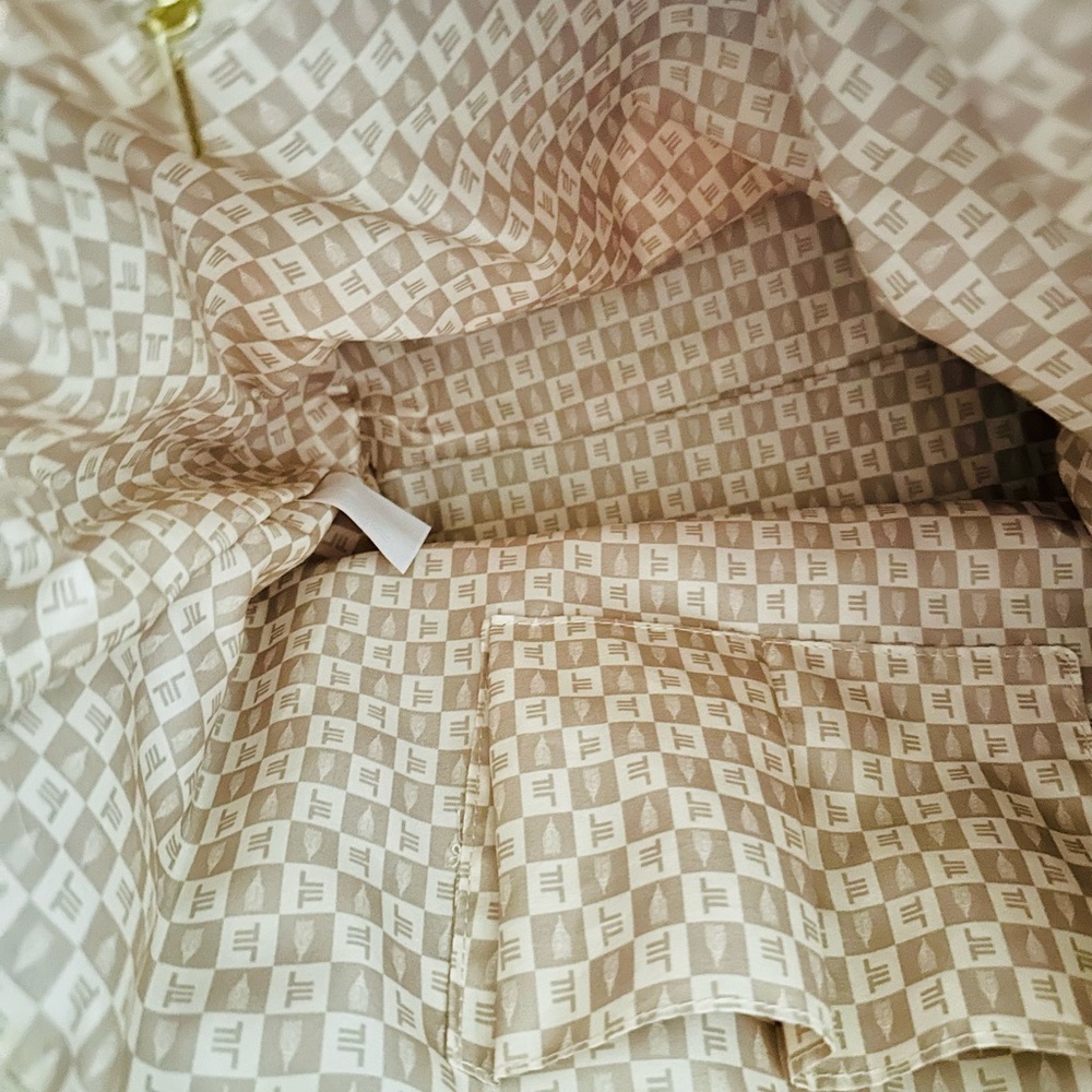 LONDON FOG Adjustable Irina Bucket Bagâ or TOTE in Vanilla. New. MSRP $108. - Picture 9 of 16